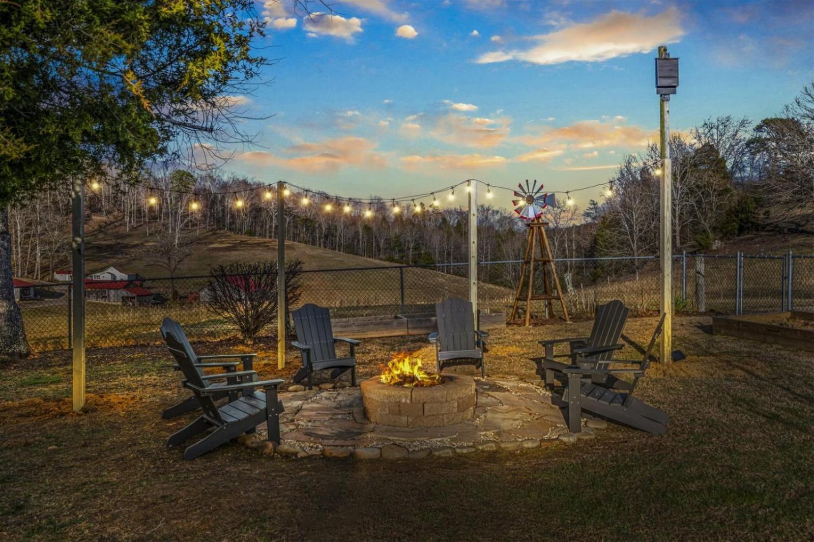 Hidden Star Hideaway-Blackberry Farm-Smoky Mtn Nat Park-Hot Tub- Fire Pit- Fenced Yard- Pet Friendly Walland Luaran gambar