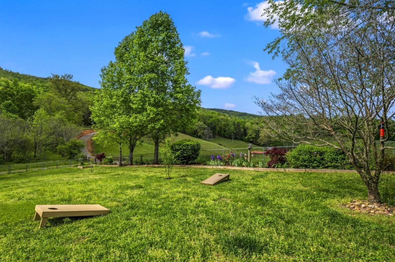 Hidden Star Hideaway-Blackberry Farm-Smoky Mtn Nat Park-Hot Tub- Fire Pit- Fenced Yard- Pet Friendly Walland Luaran gambar