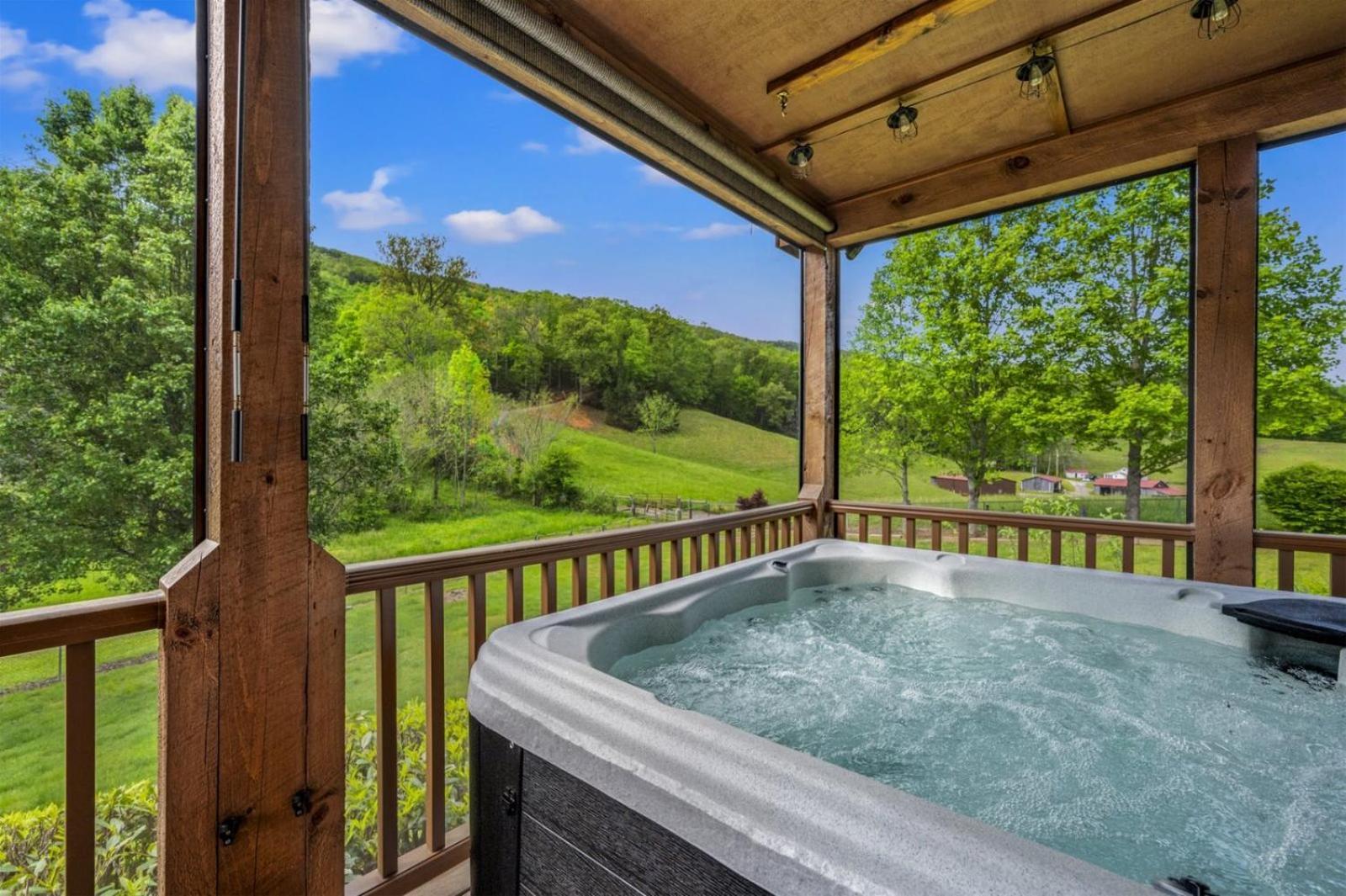 Hidden Star Hideaway-Blackberry Farm-Smoky Mtn Nat Park-Hot Tub- Fire Pit- Fenced Yard- Pet Friendly Walland Luaran gambar