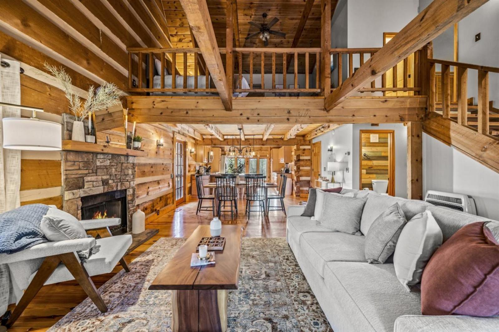 Hidden Star Hideaway-Blackberry Farm-Smoky Mtn Nat Park-Hot Tub- Fire Pit- Fenced Yard- Pet Friendly Walland Bilik gambar